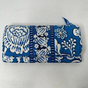 Vera Bradley Wallet Blue Floral Turtle Pattern Tri Fold Zip Around Closure